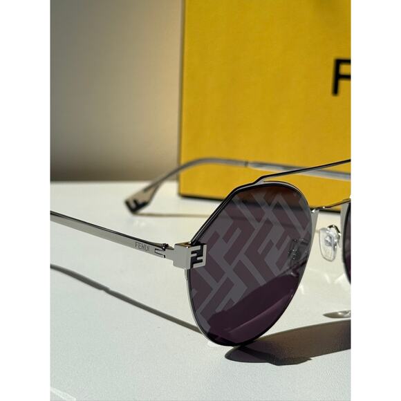 NEW Fendi FE40060U Silver Logo Mirror Round Unisex Sunglasses - Picture 5 of 6